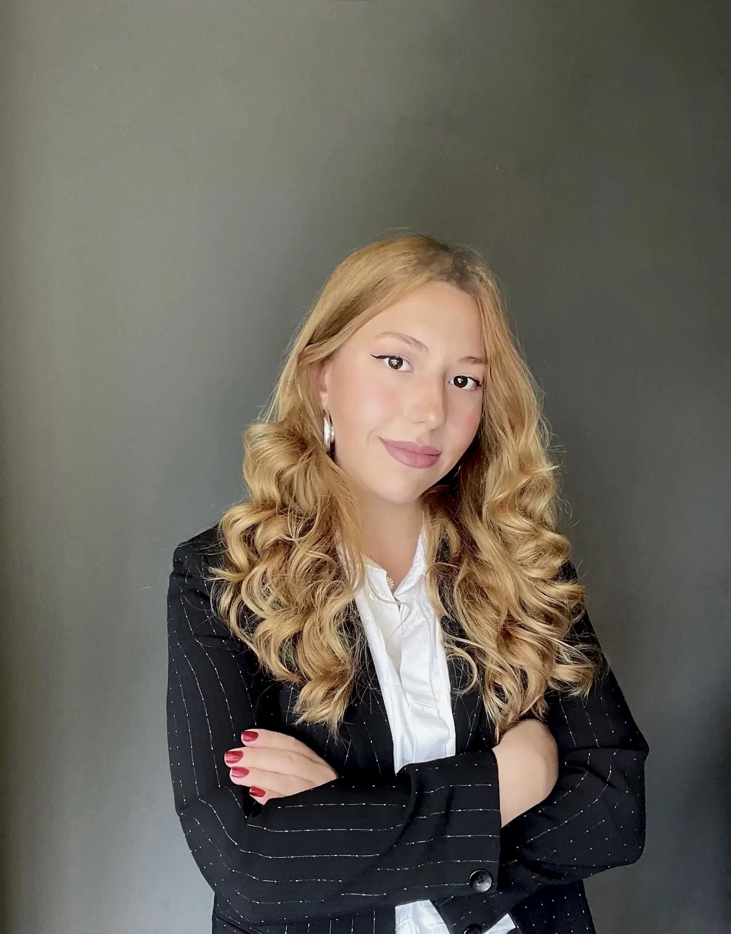 Avukat Sena Demircan, Antalya boşanma avukatı ve Antalya trafik kazası avukatı aramalarına yanıt verir. Antalya tazminat avukatı hizmeti vermektedir.